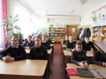 Воспитанники школы на мероприятии "Время подвиги эти не стерло!" в районной детской библиотеке им. Гайдара.